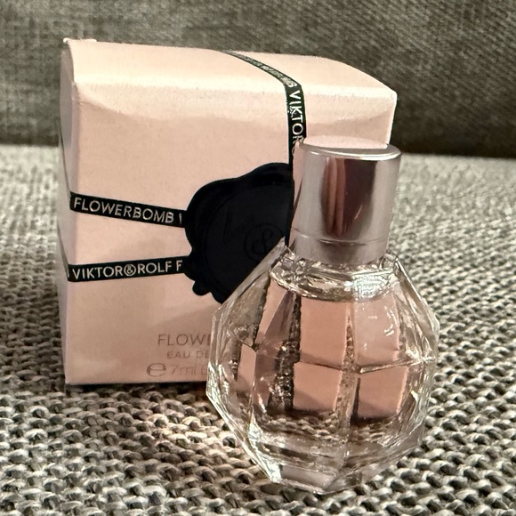 Viktor & Rolf Flowerbomb Eau De Parfum Miniature 7ml 0.24FL.Oz - Picture 4 of 14